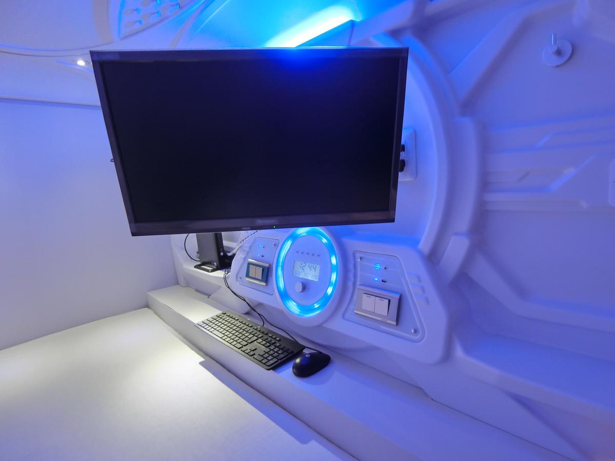 Capsule Hotel Manyudo Kyoto Eksteriør billede